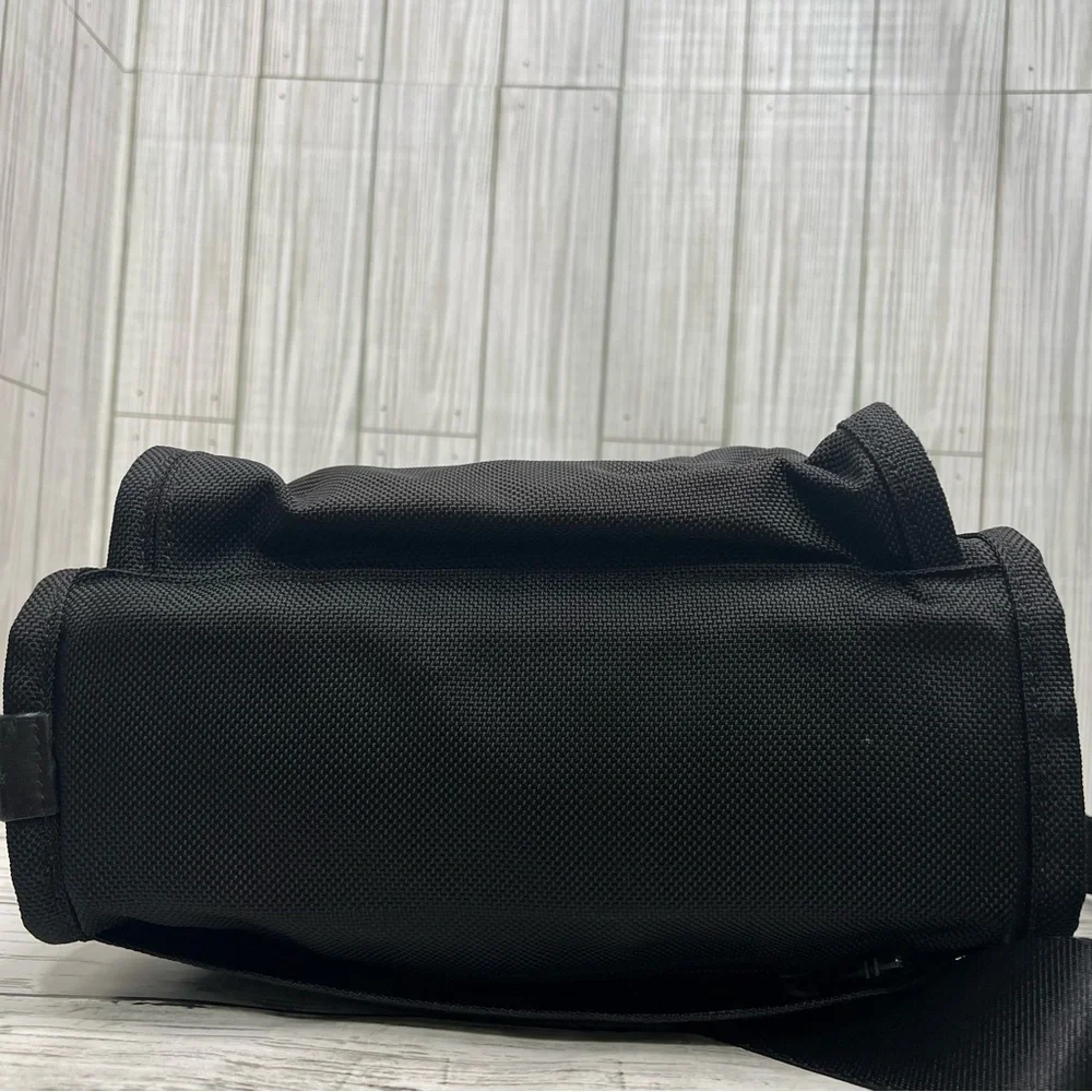 TUMI Black Crossbody Messenger Bag Travel Shoulder Laptop Work Bag
